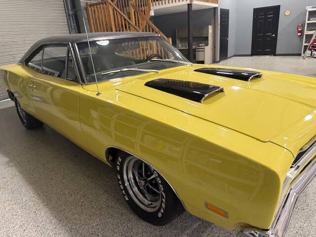 1969 Dodge Coronet - Image 2