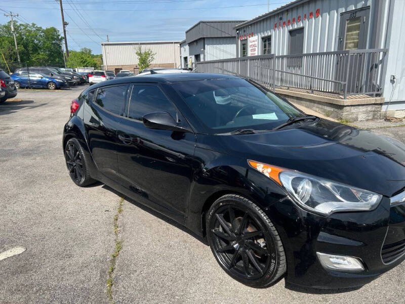 2015 Hyundai Veloster - Image 2