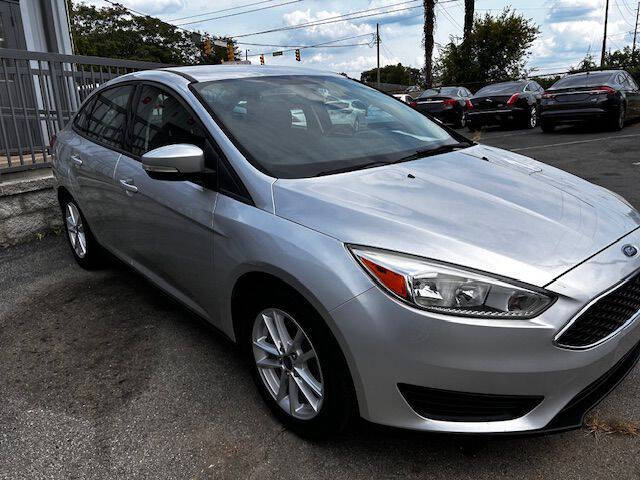 2017 Ford Focus SE - Image 2