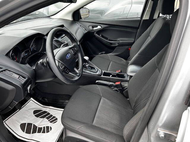 2017 Ford Focus SE - Image 4