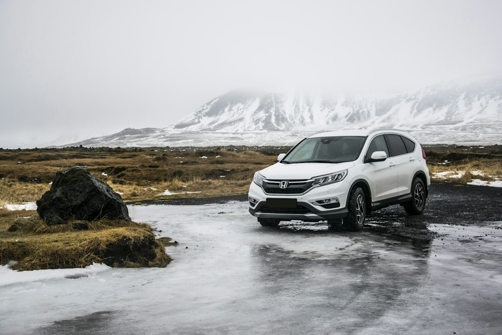 White Honda CR-V